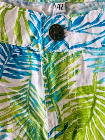 Short imprimé feuilles Taille 42 Neuf