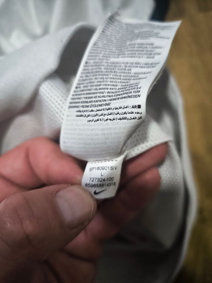 Veste a capuche Nike,coupe vent, taille L, très bon état - photo numéro 7