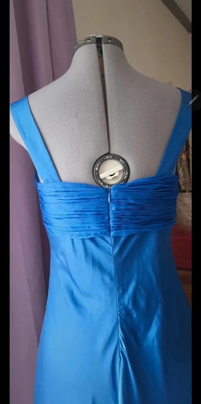 Magnifique robe en satin bleu électrique - photo numéro 4