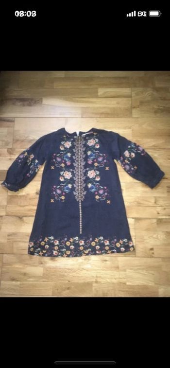Jolie robe bleu marine brodée très bon état Zara 5 ans
