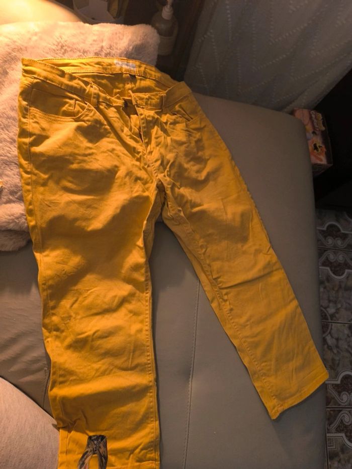 Jean slim jaune Kiabi taille 44