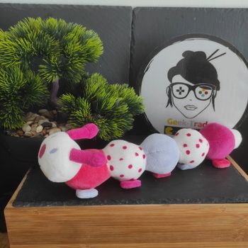 Doudou Knuffel Hochet Chenille Rose Blanc Gris Grelot Obaibi Pois Violet