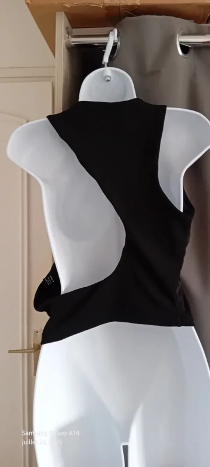 Haut débardeur court noir satiné dos ouvert femme 38/40 shein - photo numéro 14