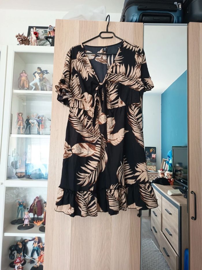 Robe a nouer devant noir feuille beige doré neuf shein - Taille XXL 44 - photo numéro 3