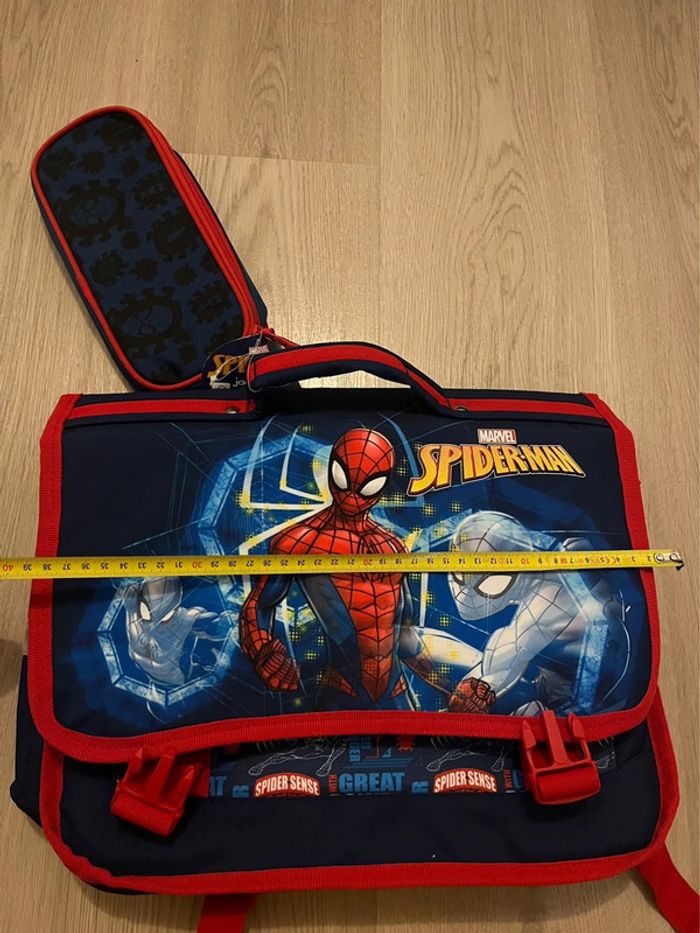 Cartable Spiderman avec sa trousse - photo numéro 3