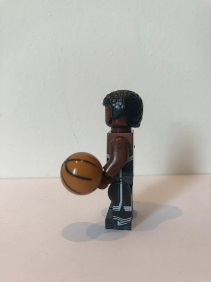 Figurine type lego Kévin Durant aux Nets. Basketteur - photo numéro 3