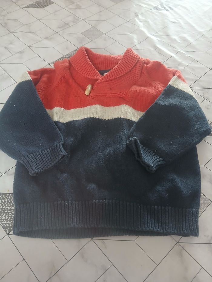 Pull tape a l'œil 12 mois