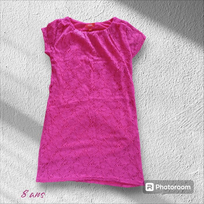 Robe rose dentelle