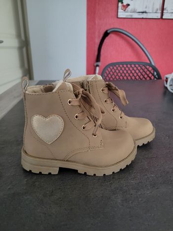 Bottines beige à fermeture éclair 