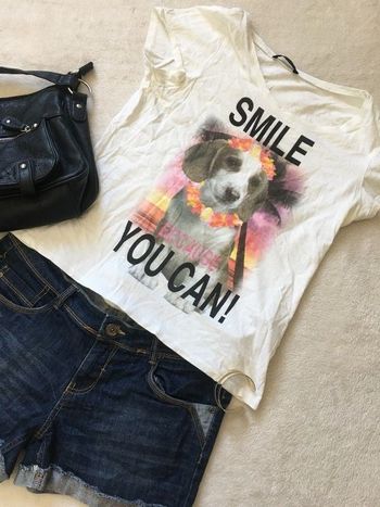 Haut t-shirt blanc et coloré à motifs imprimés chien manches courtes col rond