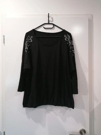 Très beau pull fin avec strass