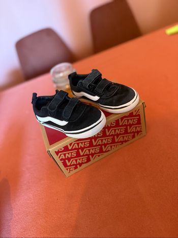 Vans noire et blanche T24