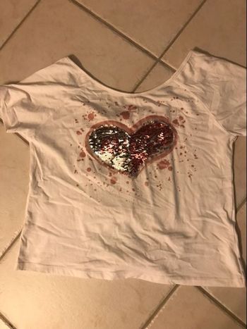 Tee-shirt avec motif en relief