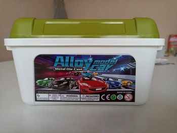 Ensemble de 30 véhicules avec leur coffret de rangement, Neuf