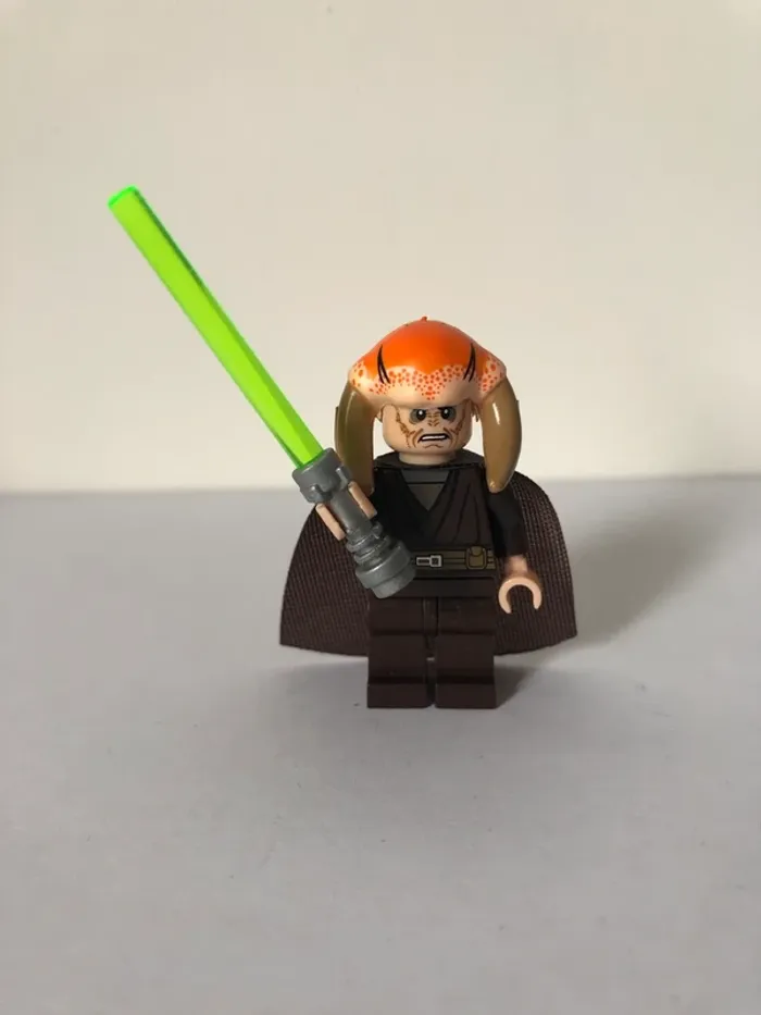 Figurine type lego Jedi Saessee Tin . Star Wars