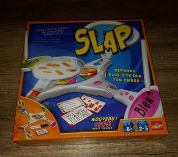 Jeu slap de chez goliath à partir de 8 ans 
2 feutres on sèché sinon très bon état