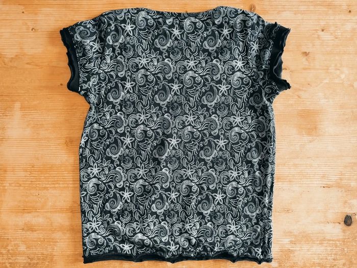 🖤 Top Noir à Motifs Blancs – Taille 46/48 – Chic & Confort au Quotidien - photo numéro 4