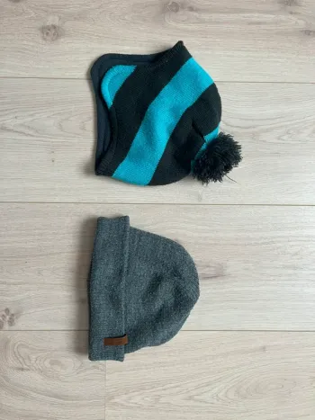 Lot deux bonnets 8/12 ans
