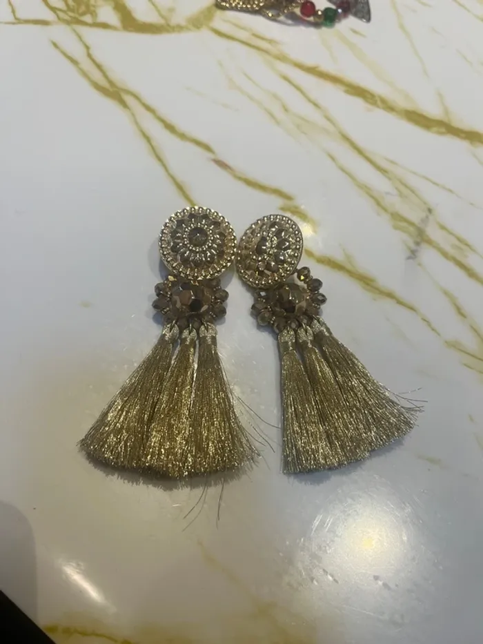 Boucle d oreille dorée pendantes