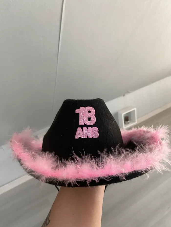Chapeau 18 ans - photo numéro 2