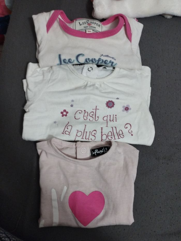 Je vend un body, un sweat , un tee short.