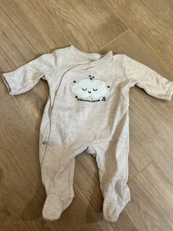 Pyjama fin 1 mois - photo numéro 4