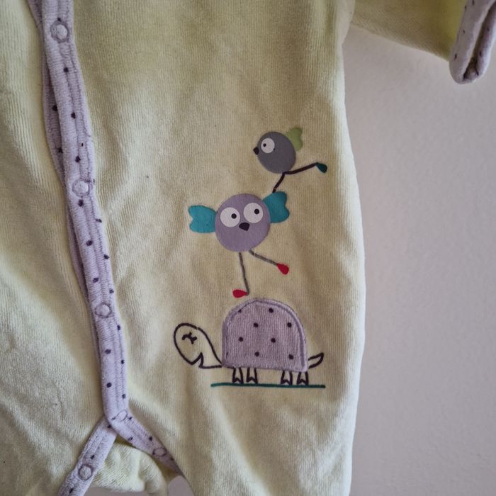 1 mois pyjama mauve et vert jaune - photo numéro 3