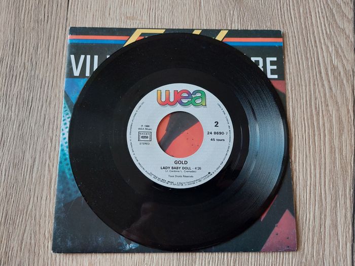 Disque vinyle 45 tours Gold "Ville de lumière" Années 80 - photo numéro 4