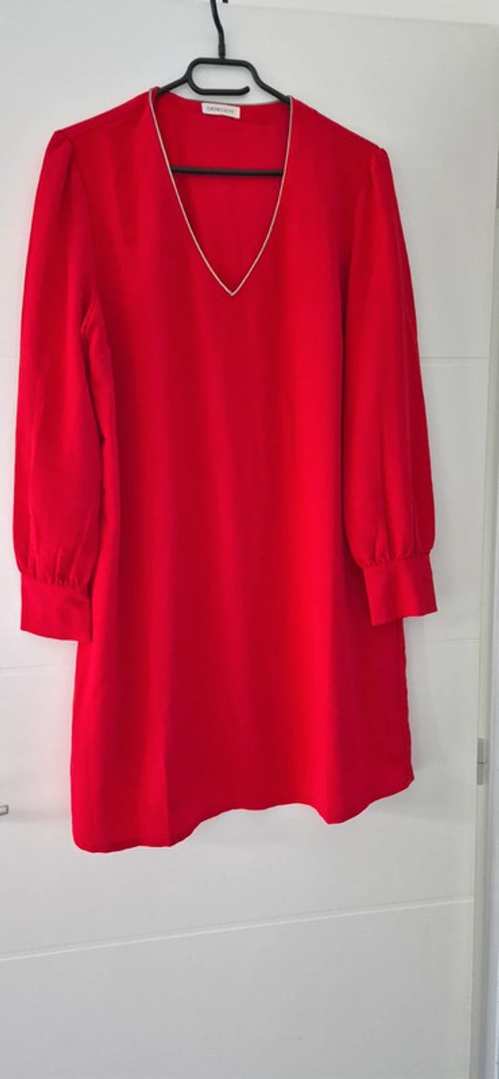 Robe rouge cache cache