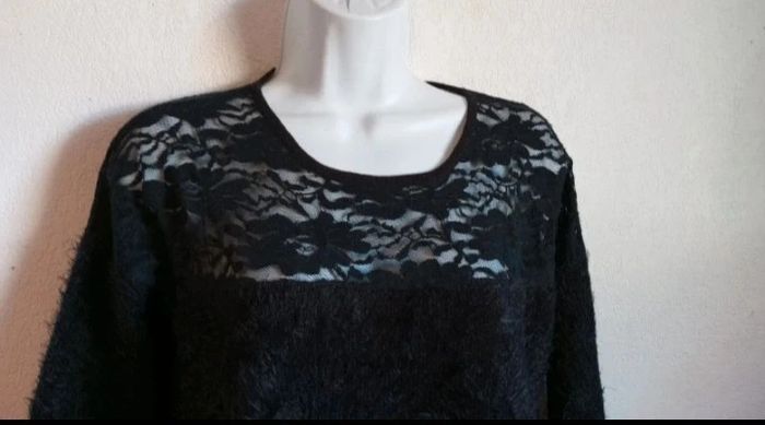 Pull poils longs/dentelle femme.34/36.. - photo numéro 2