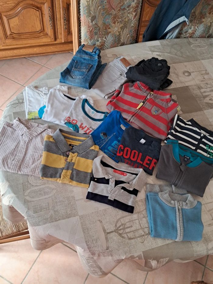 Lot 15 vêtements garçon 18 mois