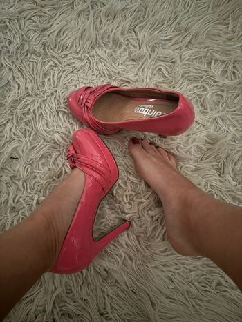 Talons hauts roses vernis usés 