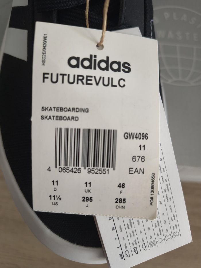 Chaussures baskets sneakers Adidas basse Homme FUTUREVULC noir blanche neuves taille 46 - photo numéro 5