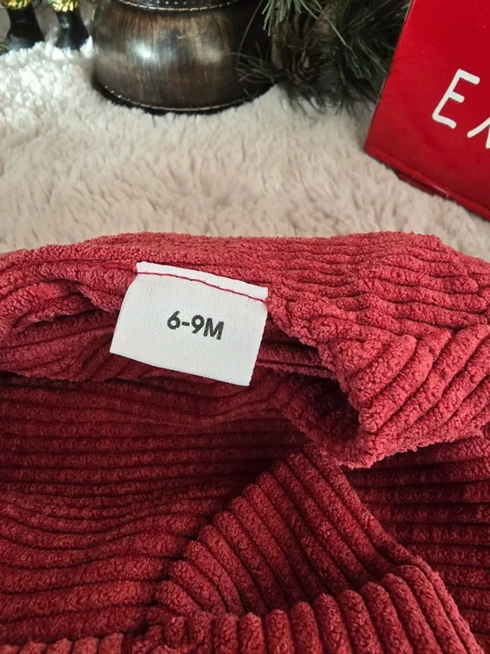 Adorable robe bébé en velours côtelé rouge - photo numéro 3