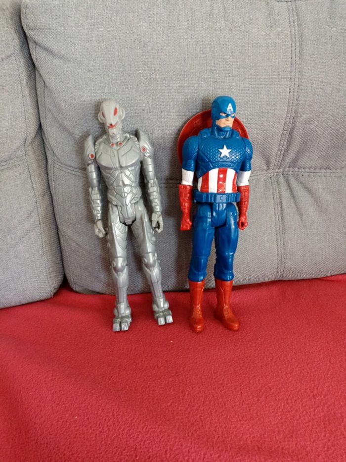 Figurines 30cm Avengers captaine America et ultron