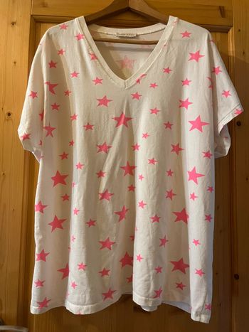 T shirt col V étoiles