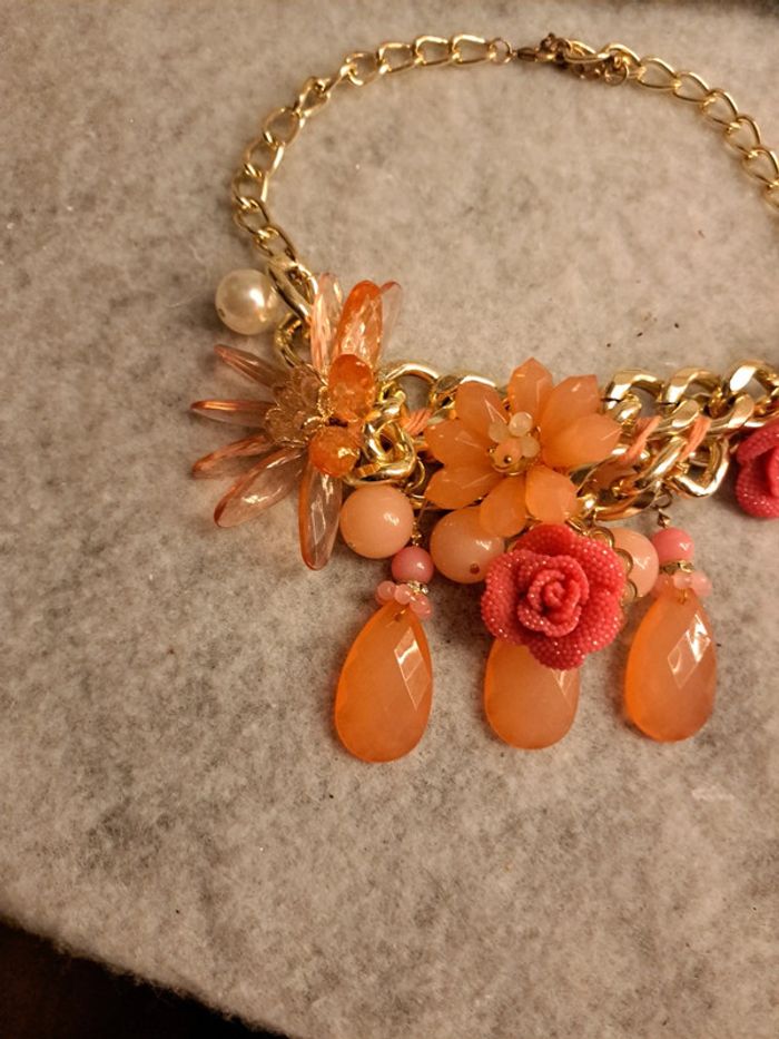 Magnifique collier fleur bohème champêtre orange corail et doré - photo numéro 3