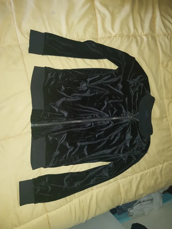 Veste.