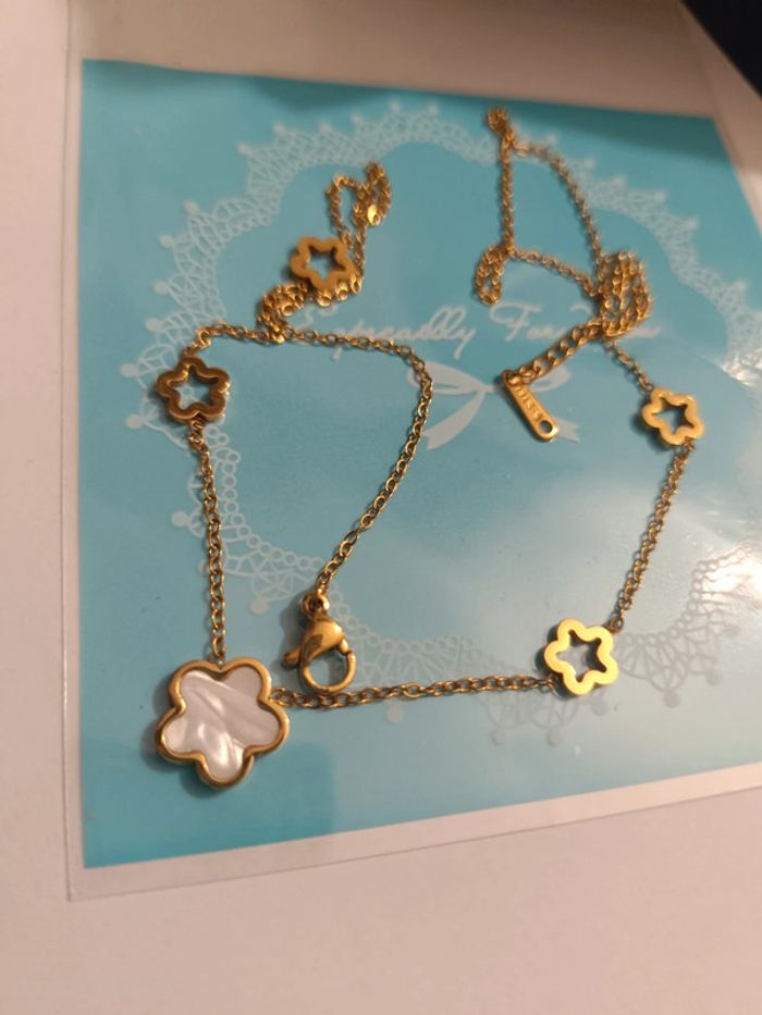 Collier doré en Steel