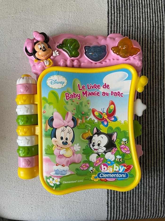 Le livre de baby minie au parc - photo numéro 2