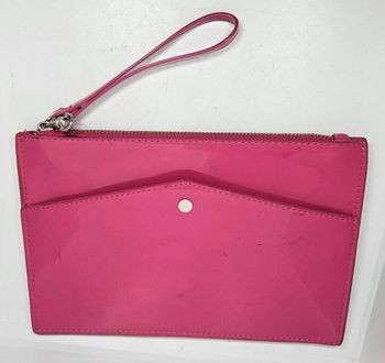 Pochette. 
Mango. 
24x16,5cm.
Quelques traces, voir photos