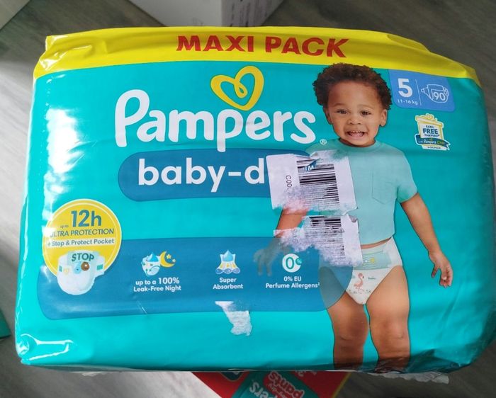 Couches Pampers taille 5 x 90