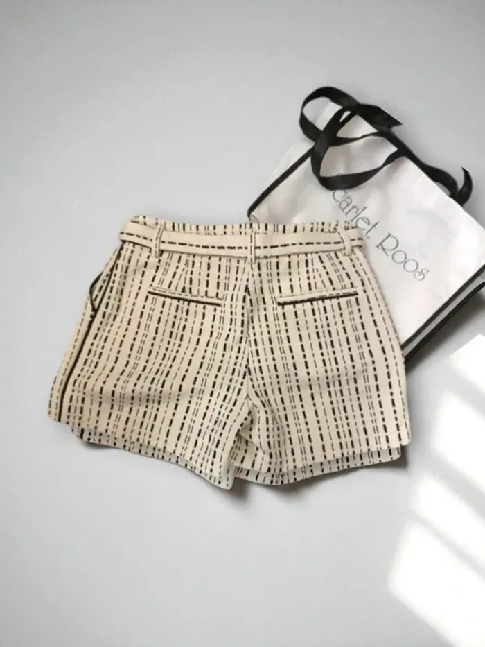 Short Scarlet Roos neuf ,coupe droite large ,taille haute ,ceinture ,100 % coton - photo numéro 8