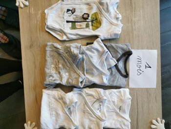 Lot 11 body ML ouverture cache cœur. 1 mois