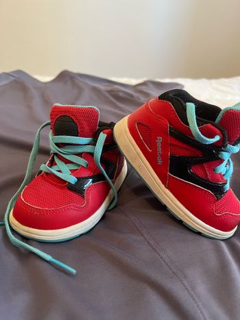 Pump Reebok rose taille 20