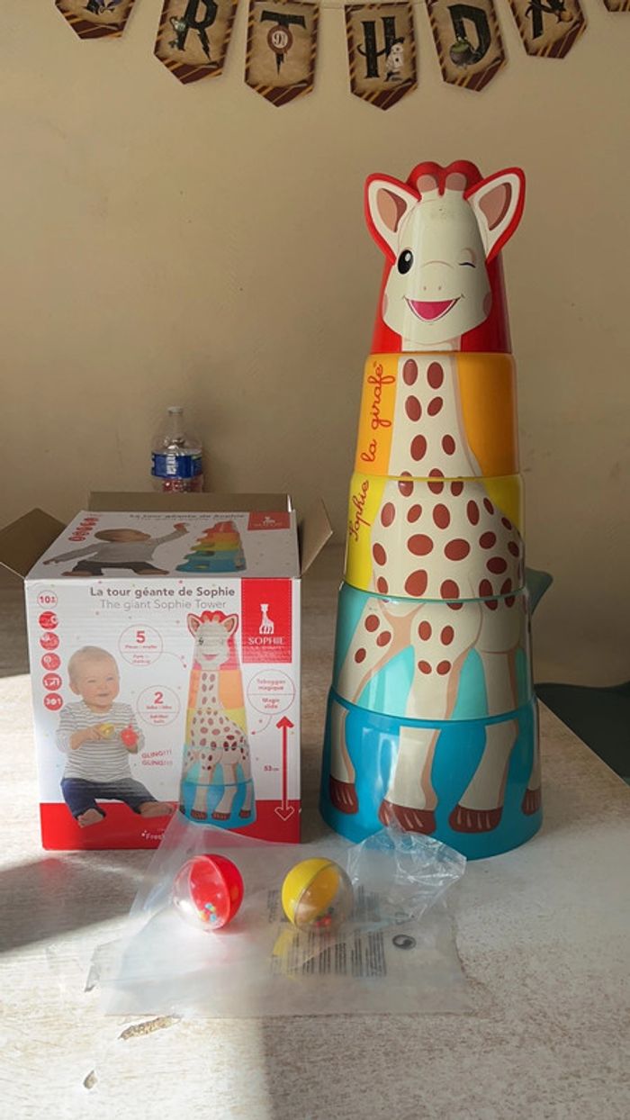 La tour géante Sophie la girafe