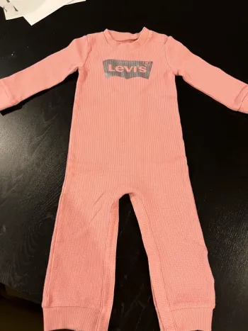 Combinaison rose Levi’s 18 mois