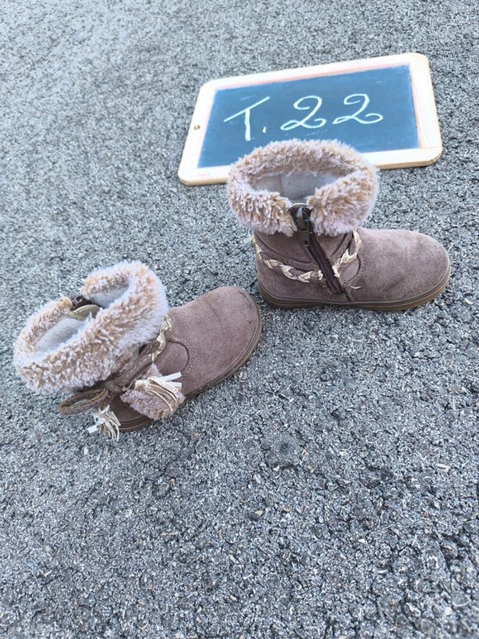 Bottes taille 22 en bon état - photo numéro 2