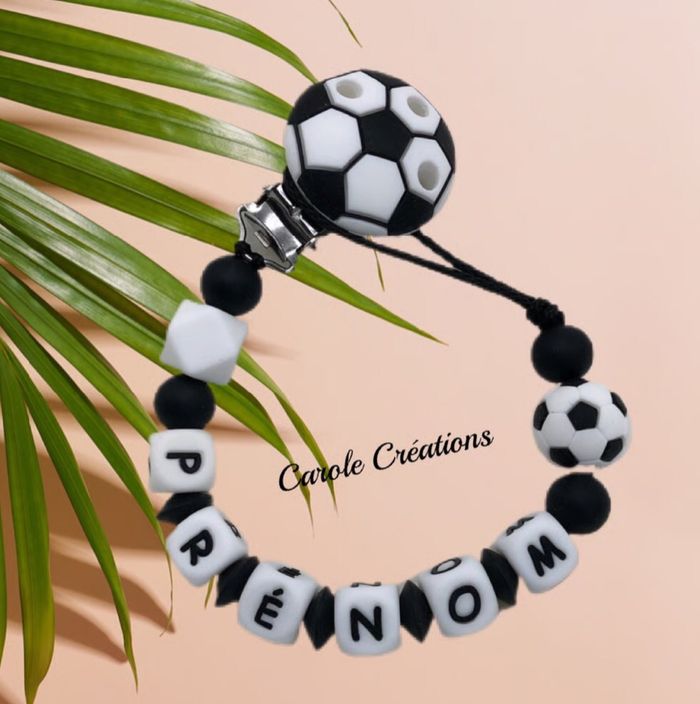 Attache tétine silicone personnalisé ballon de foot
