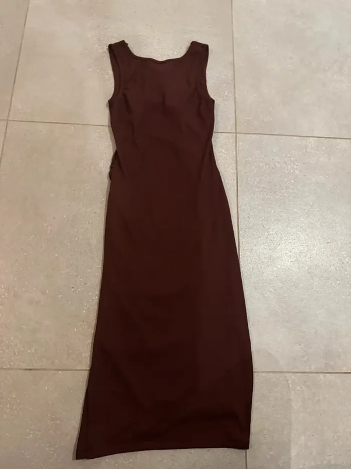 Robe bordeaux taille XS, très bon état, 110cm de longueur - photo numéro 3